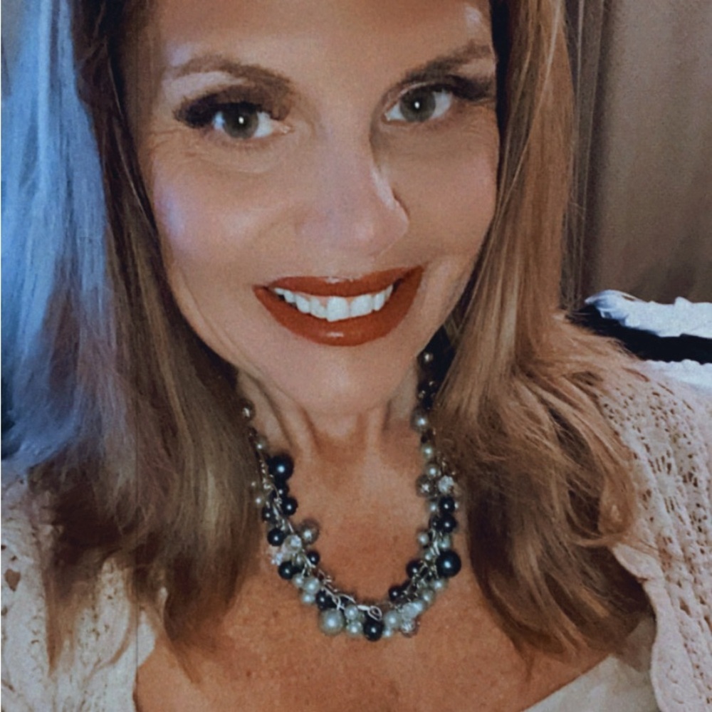 Meet your Posher, Suzanne